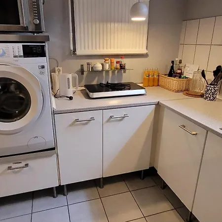 Spacious 110m2 2br Basement Retreat, Jacuzzi, Table Tennis & Garden Access *