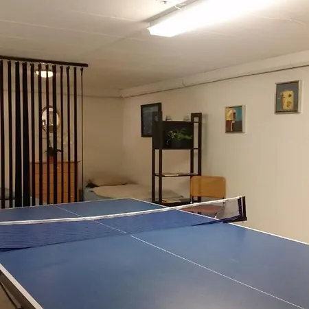Spacious 110m2 2br Basement Retreat, Jacuzzi, Table Tennis & Garden Access Apartment *