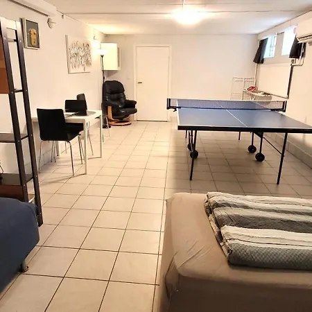 Spacious 110m2 2br Basement Retreat, Jacuzzi, Table Tennis & Garden Access Apartment *
