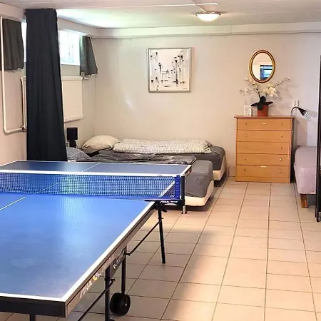 Apartment Spacious 110m2 2br Basement Retreat, Jacuzzi, Table Tennis & Garden Access *